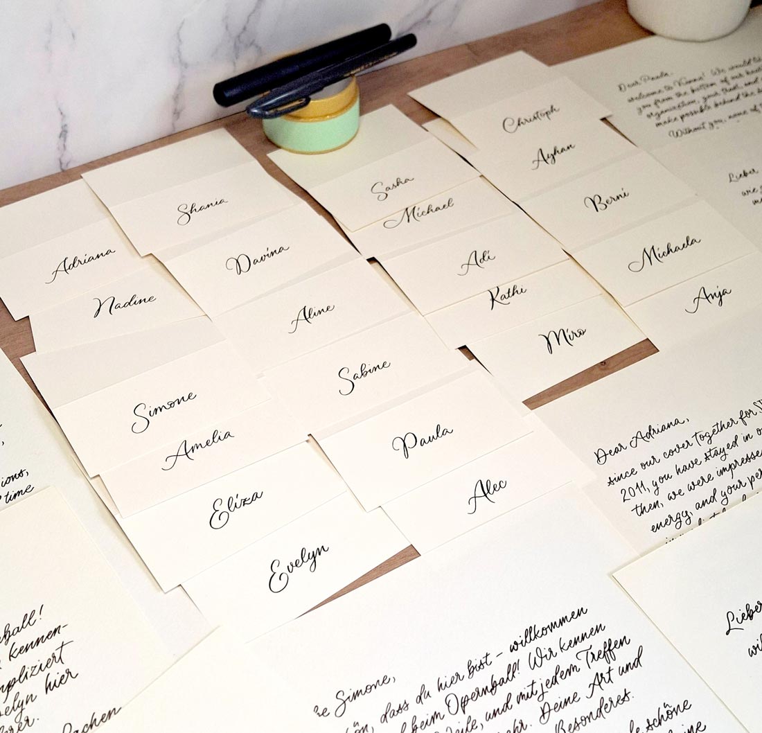 Kalligrafie für Opernball-Einladungen von Sandra Brezina aka CalliLetters, Wien