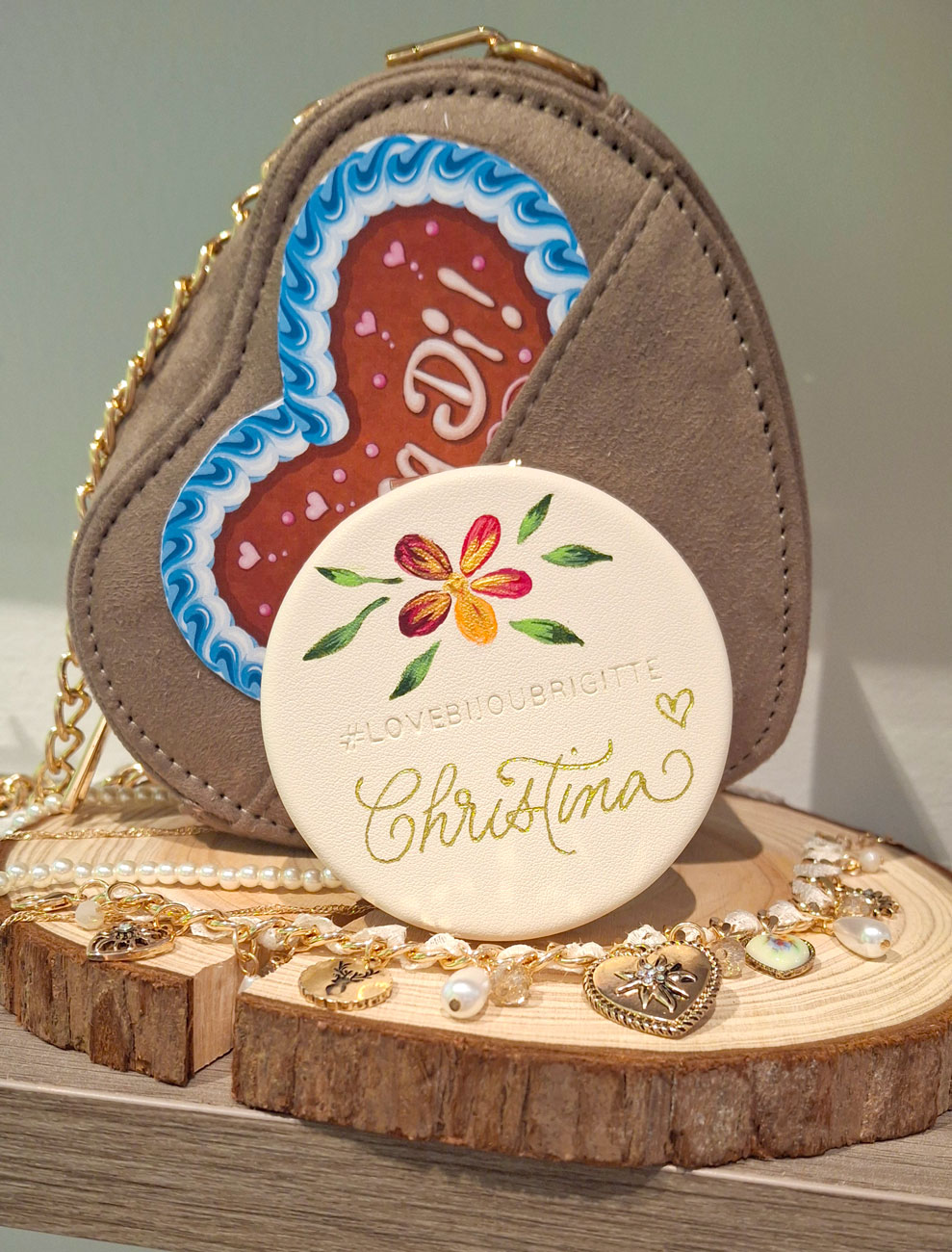 CalliLetters-Oktoberfest-Hotfoiling-Kalligrafie-Painting-Event-SandraBrezina-Wien Live-Illustration und Heißfolierung für Bijou Brigitte Pressekonferenz von Live-Event Artist CalliLetters