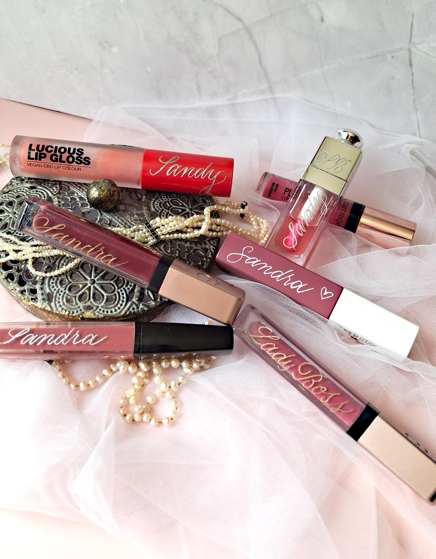 CalliLetters-Personalisierte-Beauty-Produkte-mit-Handgravur-Sandra-Brezina-Wien Personalsierte-Beautyprodukte-Lippenstifte-mit-Gravur-von-Sandra-Brezina-Wien