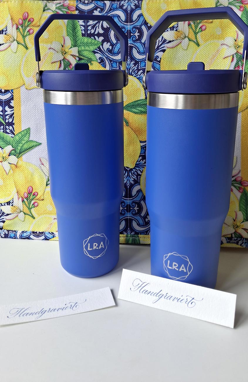 Personalisierter-Thermobecher-mit-Hand-Gravur-von-Sandra-Brezina-Wien