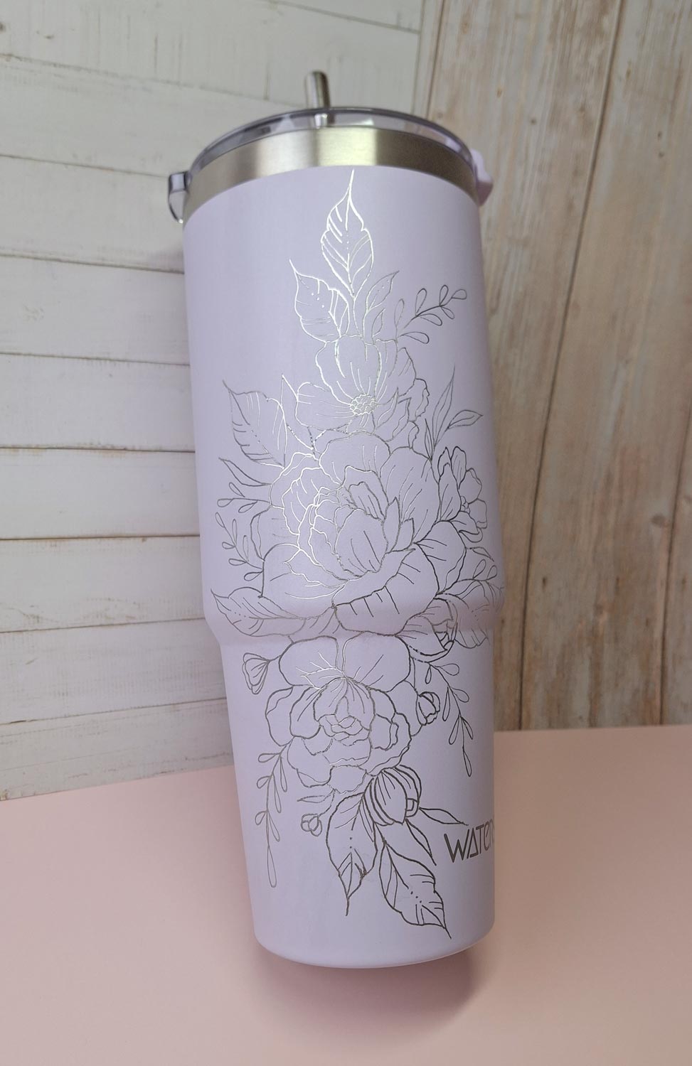 Personalisierte-Thermobecher-hand-graviert-mit-Kalligrafie-von-Sandra-Brezina-Wien