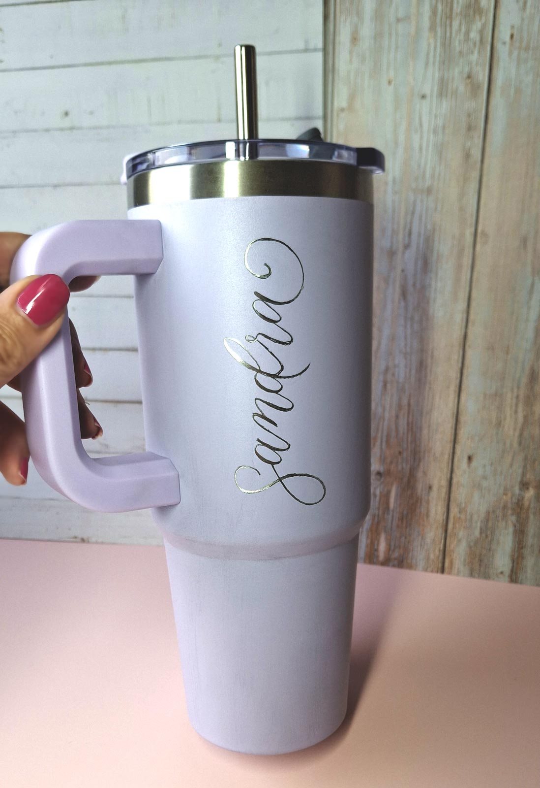 CalliLetters-Personalisierter-Thermobecher-mit-Hand-Gravur-Kalligrafie-Sandra-Brezina-Wien CalliLetters-Personalisierter-Thermobecher-mit-Hand-Gravur-Kalligrafie-Sandra-Brezina-Wien