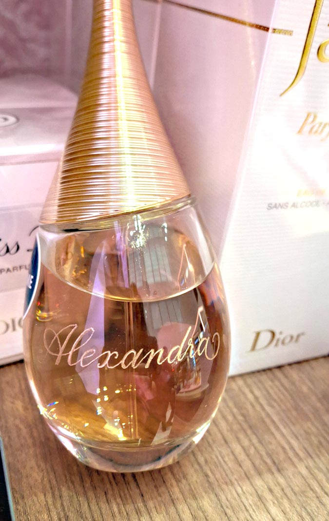 CalliLetters-Personalisiertes-Dior-Parfum-Sandra-Brezina-Wien-Live CalliLetters-Personalisiertes-Dior-Parfum-Sandra-Brezina-Wien-Live