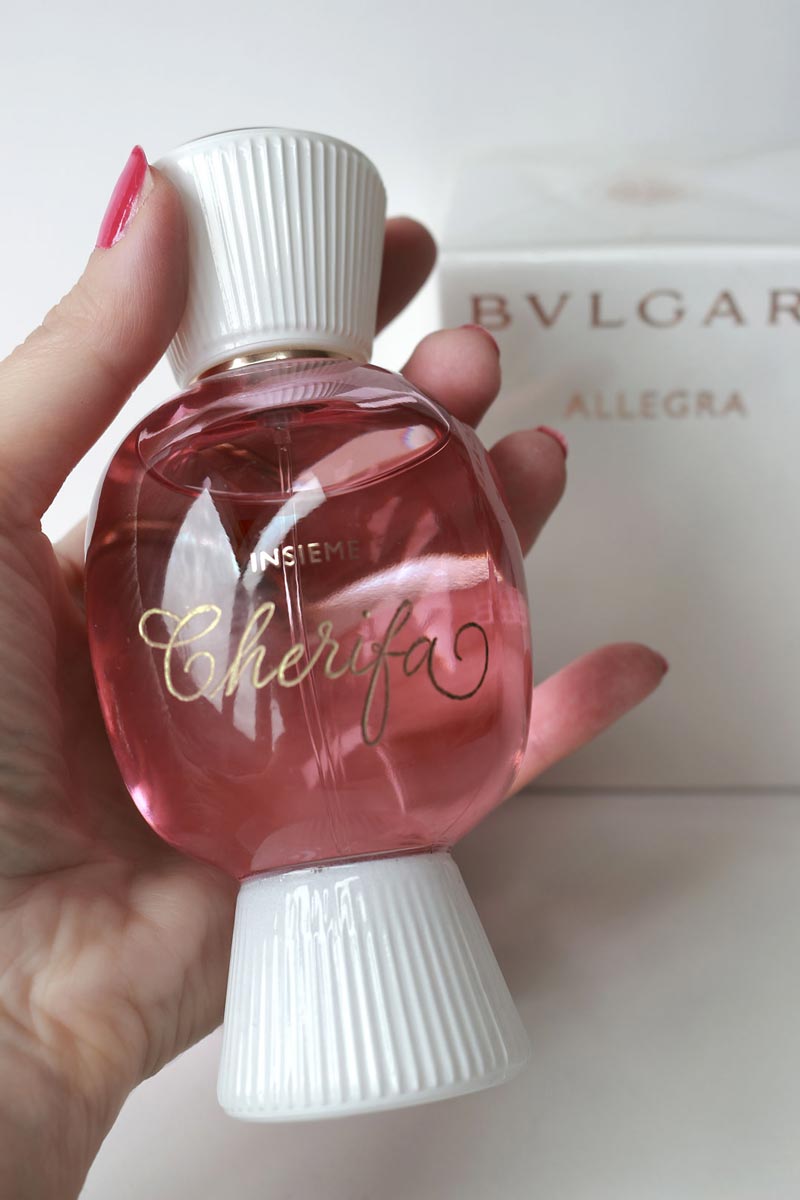 CalliLetters-Personalisiertes-Parfum-Bvlgari-Hand-Gravur-Sandra-Brezina-Wien Personalisierte-Parfums-von-Bvlgari-mit-Hand-Gravur-live-Sandra-Brezina-Wien
