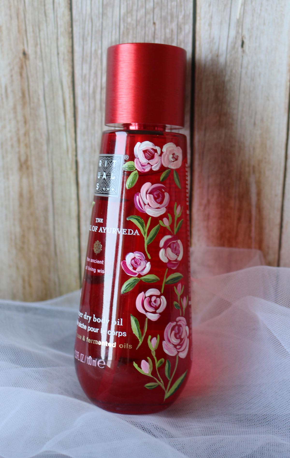 Handbemalte Rituals Body Oil Flasche von Event Artist Sandra Brezina aus Wien